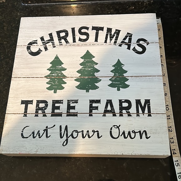 Christmas Tree Décor - Picture 2 of 3